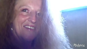 Magdalena, cougar blonde et salope, baise deux petits jeunes