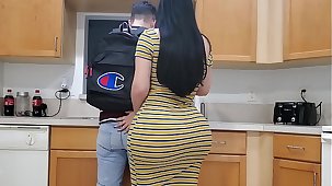 BIG ASS STEPMOM CANT Pal up with CORONAVIRUS LOCKDOWN SO SHE FUCKS HER SON
