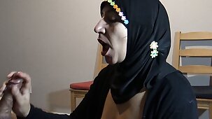 Hijab girl caught me masturbating in hospital waiting district - SHE GAVE ME A BLOWJOB